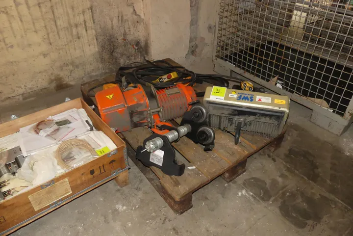 SWF Krantechnik Elektrokettenzug Umfang: Palette mit Inhalt